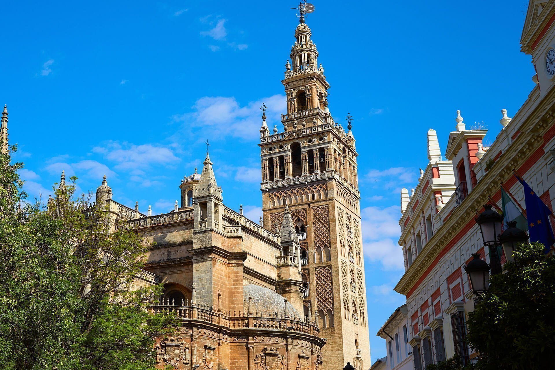 Visita Guiada Catedral de Sevilla y Giralda Around